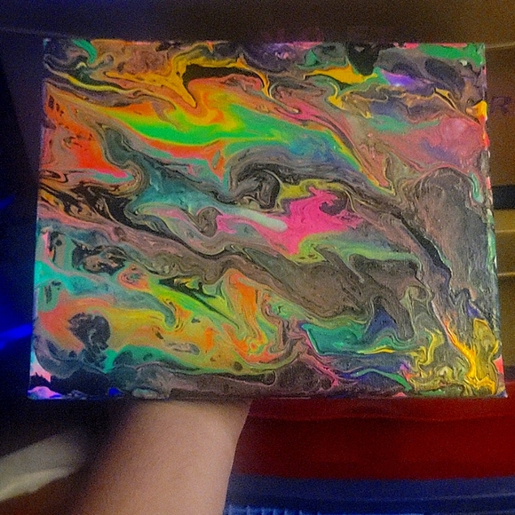 Amazing Multi-Color/Multi-Glow, Glow In The Dark Pour Painting! - Picture 4 of 4